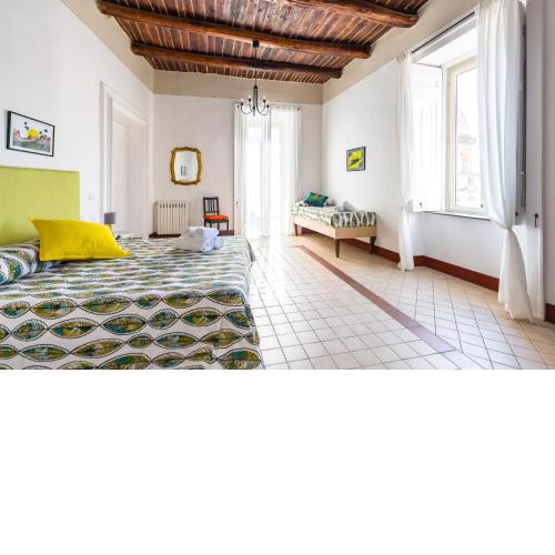 Lopez 20 a Big Family Apartment by Napoliapartments