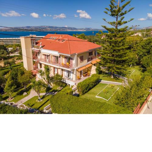 Lorenzo House Apartments