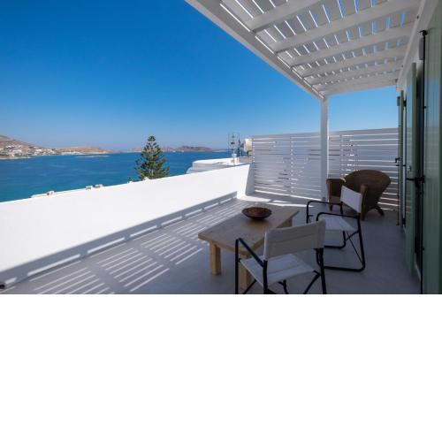 Lorenzo Studios and Suites Paros