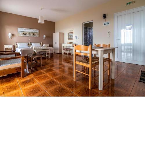 Lorraine's Apartments close to Lourdas Beach