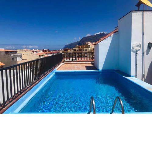 Los Angeles 3 Bed Apartment with Pool