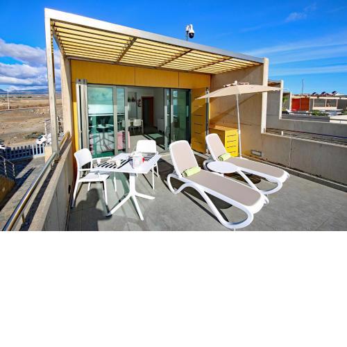 LOS BALOS 29, top level, spectacular ocean views, parking, wifi