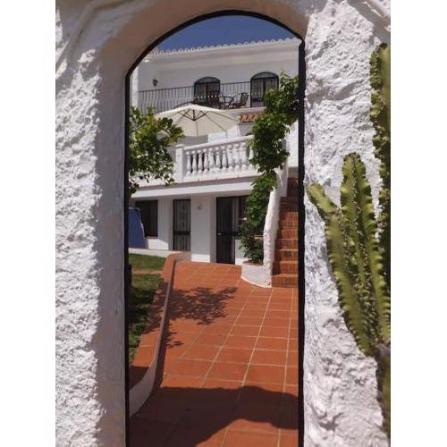Los Crisantemos - Family house with garden and large communal pool
