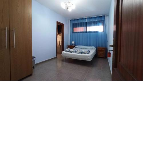 Los Cristianos centro,Big Room with property bathroom in shared apartment