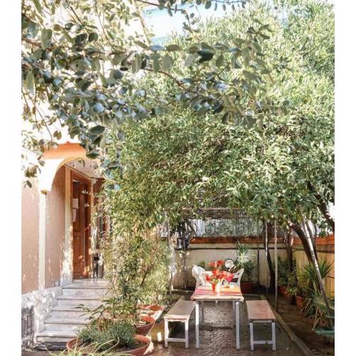 LOS MOCHILEROS HOSTEL Age limit 18-28, Free shuttle