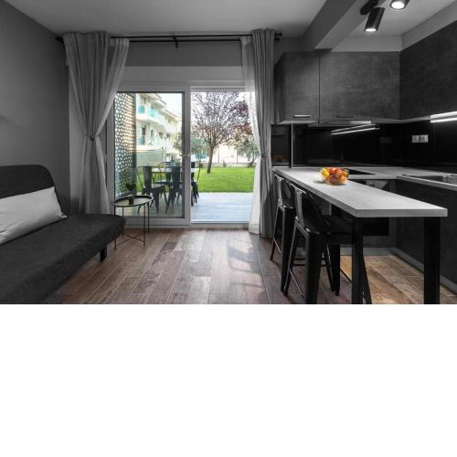 "LouLenny's aRt" BoutiQue HoMes in HalkiDiki, vol 2