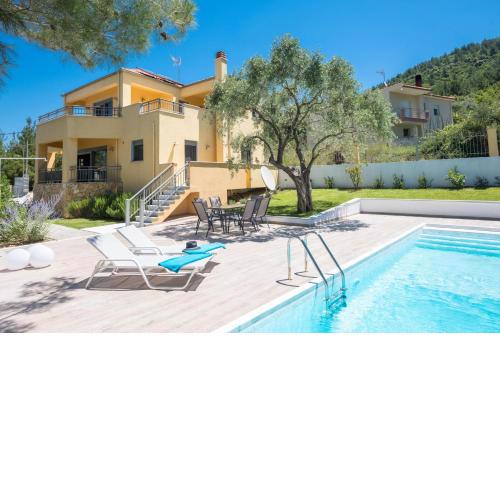 Louloudis Pool Villa