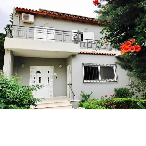 Loutraki home near the beach