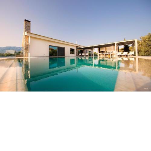 Loutraki · Tramonto di Olive - Gorgeous pool villa