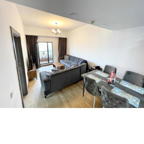 Lovely 1 bedroom with see and city view