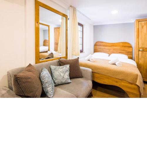 Lovely 1 Room w/AC close to Tophane Tram Station