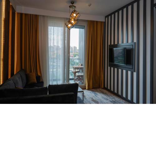 Lovely 1+1 Apartment w/Terrace near MaIl of IST