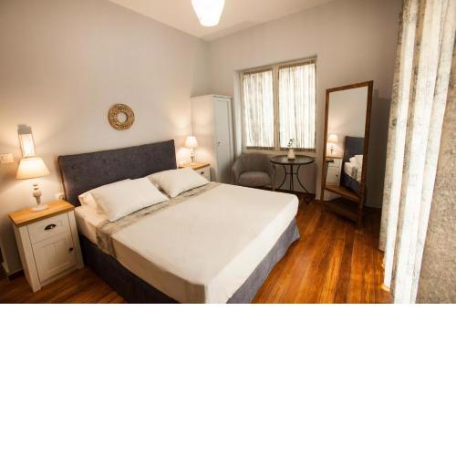 Lovely 1st Fl. Apt, with Balcony in Pagrati