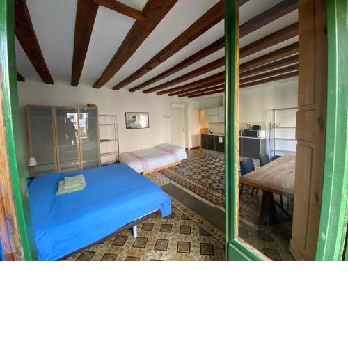 Lovely 2-Bed Apartment in Barcelonas best location