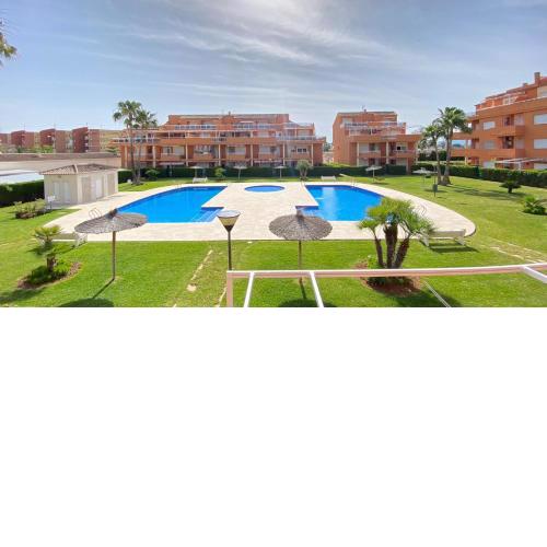 Lovely 2-bed apartment just 200 m from the beach