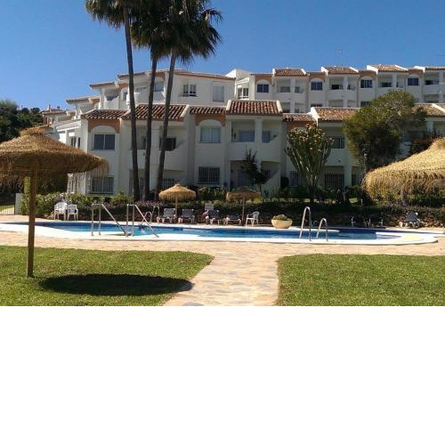 Lovely 2 bed apt overlooking golf