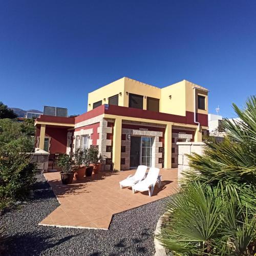 Lovely 2-Bed Finca with pool in Villa de Arico