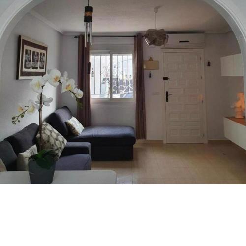 Lovely 2-Bed Villa 15 min drive to the Beach