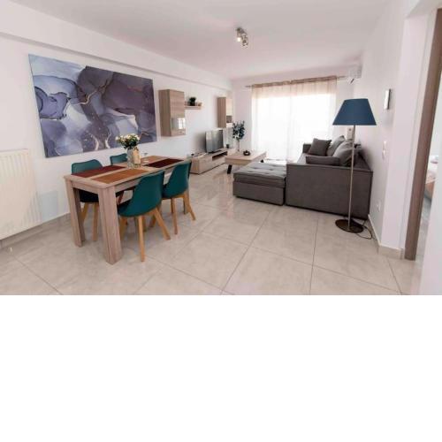 Lovely 2-bedroom apartment with a city view (F10)