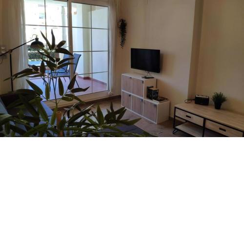 Lovely 2 Bedroom Apartment With Pool