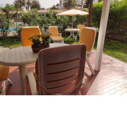 lovely 2 bedroom bungalow with parking
