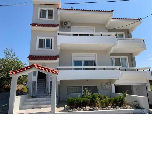 Lovely 2 Bedroom condo with Balcony!!