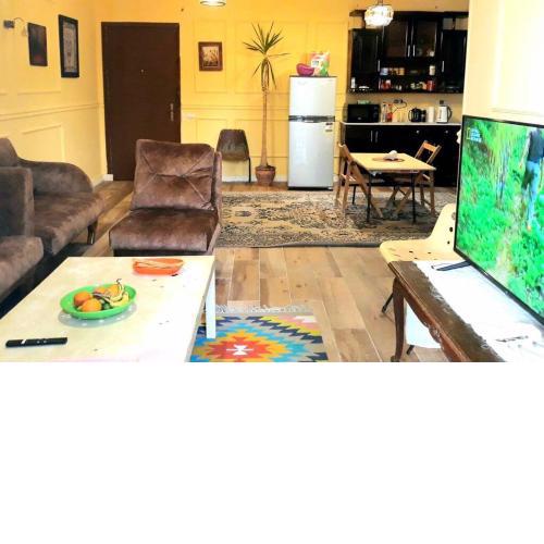 lovely 2 bedroom flat with nice private garden