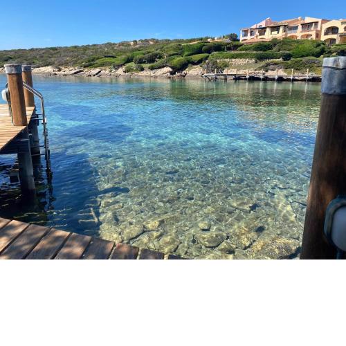 Lovely 2 bedroom newly refurbished flat by the sea