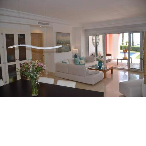 Lovely 2 bedroom unit with private pool