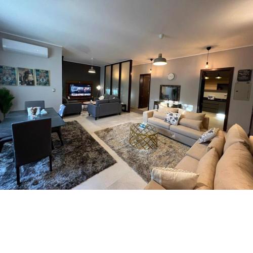 Lovely 2BR Apartment with Garden and Barbecue Area