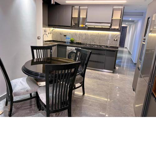 LOVELY 3 BED APT SIDE VIEW IN HEART OF ALEXANDRIA