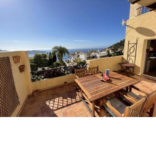 Lovely 3 bed house with communal pool and views