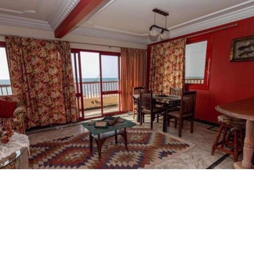 Lovely 3-bedroom beachfront rental unit