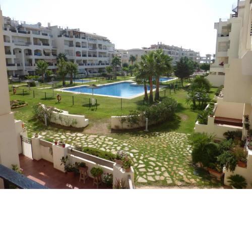 Lovely 3 Bedroom Condo With Pool
