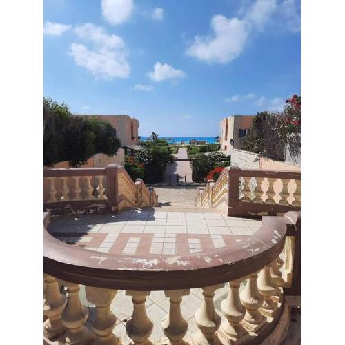 Lovely 3-bedroom house in a beach resort.