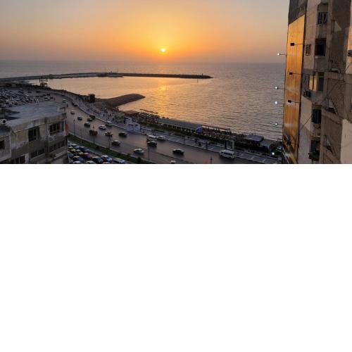 Lovely 4-bedroom apartment with a sea view