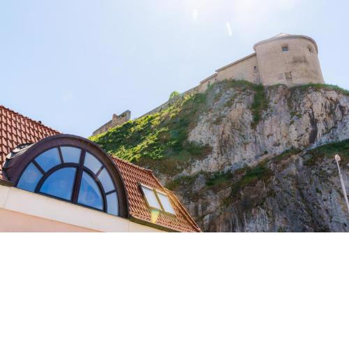 Lovely 4-bedroom flat in historical center with stunning view