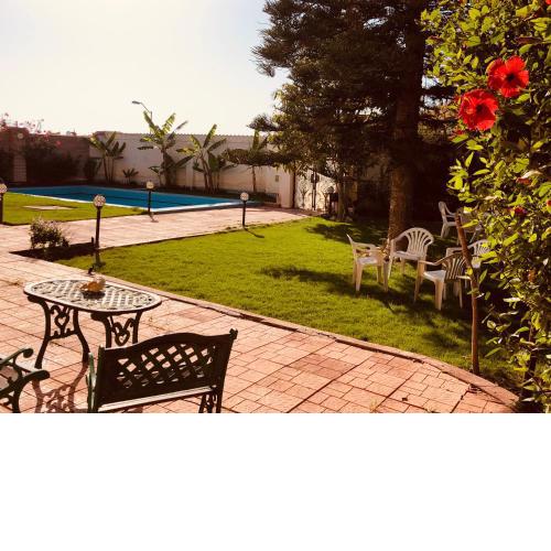 Lovely 4-bedroom with Pool and Nice Garden