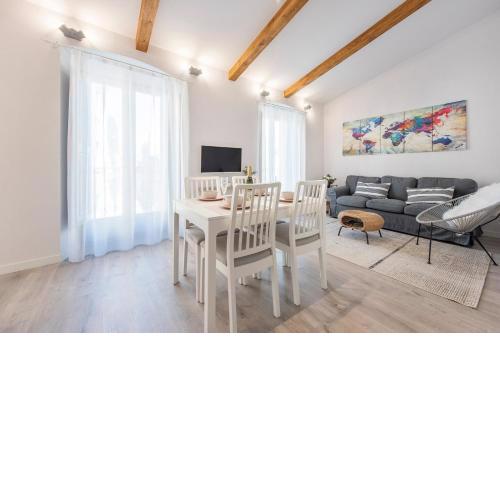 Lovely and bright apartment in the heart of Banyoles
