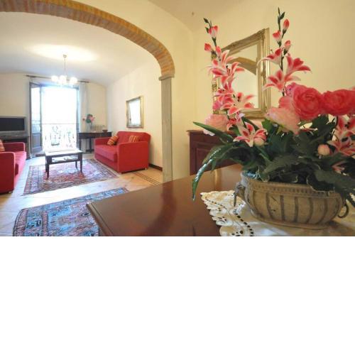lovely apartment adjacent to S.croce square
