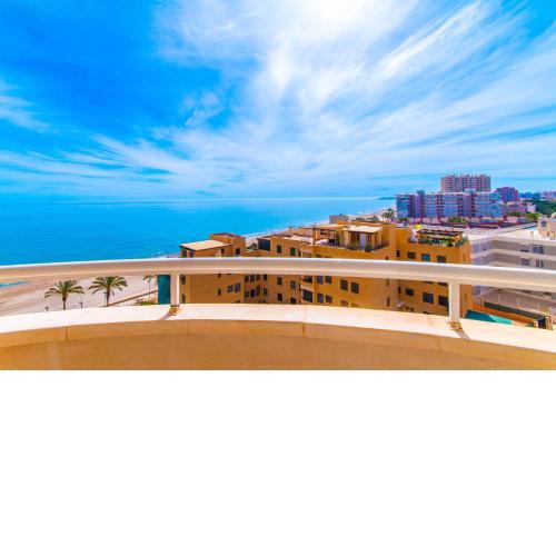 Lovely Apartment Beach Front & Pool