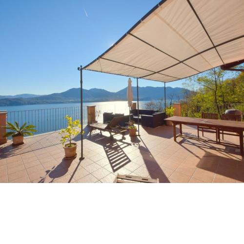 Lovely Apartment in Oggebbio with Swimming Pool