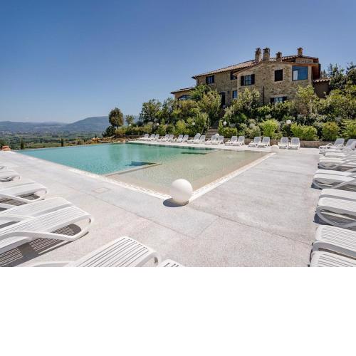 Lovely Apartment in Passaggio di Bettona with Pool