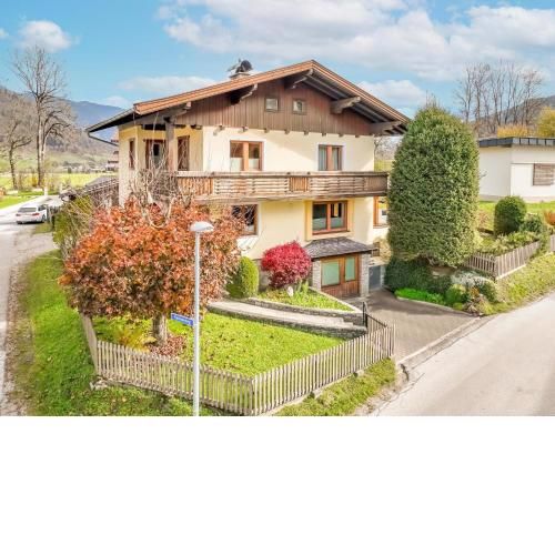 Lovely Apartment in Picturesque Niedernsill with Garden