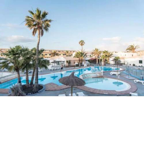 Lovely Apartment near the BEACH with POOL & WiFi