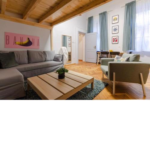 LOVELY APARTMENT NEXT TO FAMOUS CAFE IN BUDAPEST.