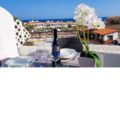 Lovely apartment with pool and sea views 770