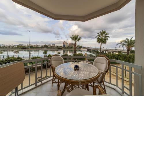 Lovely Apartment with Shared Pool in Konyaalti