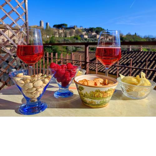Lovely Balcony San Gimignano Apartments