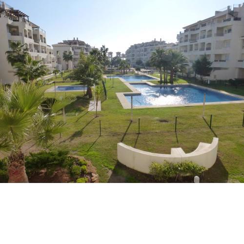 Lovely bedroom, 2 bathroom apartment with pool